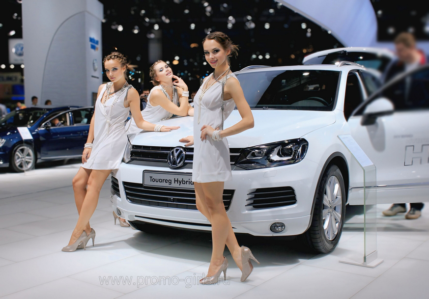девушки на выставку авто